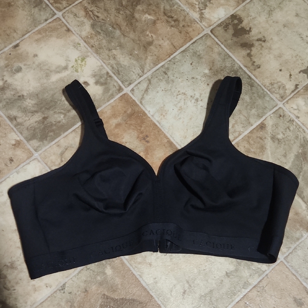 CACIQUE WOMEN'S BRA  Size 46D. BLACK.